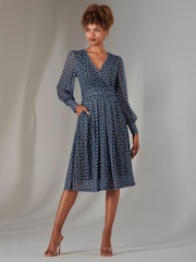 Blau - Jolie Moi Langarm-Midikleid mit Spitzenmuster - Bild 1 von 6