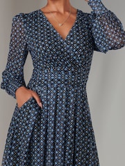 Blau - Jolie Moi Langarm-Midikleid mit Spitzenmuster - Bild 3 von 6