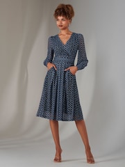 Blau - Jolie Moi Langarm-Midikleid mit Spitzenmuster - Bild 6 von 6