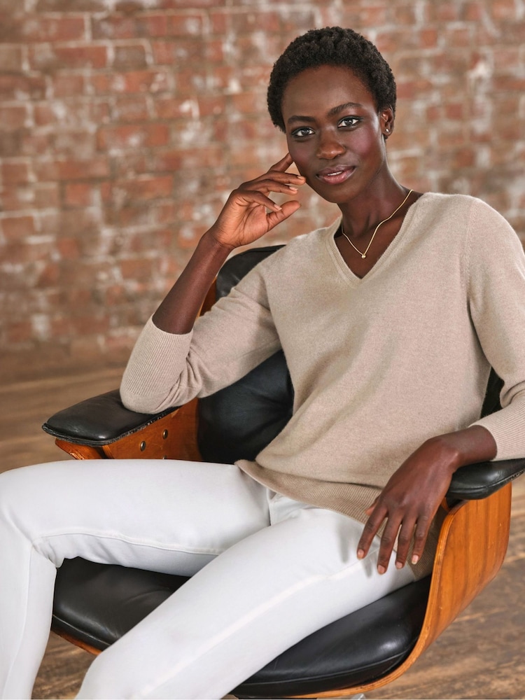 Pure Collection Cashmere Long Sleeve Slim Fitting V-Neck Sweater - Image 1 of 3
