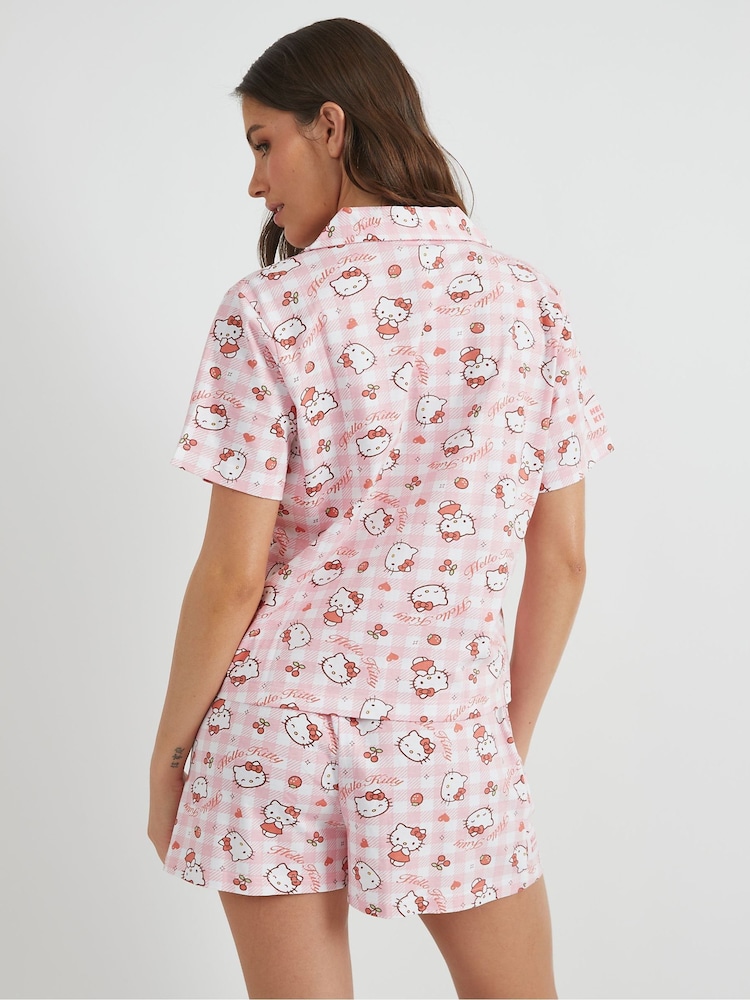 حزمة بيجامة من قميص وشورت بتصميم Hello Kitty من Skinnydip - صورة 2 من 6