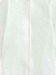 Pijama tipo pelele blanco con estampado de lunares de Mamas & Papas - Imagen 3 de 3