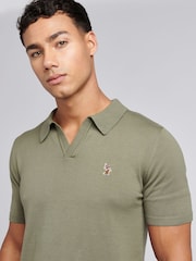 أخضر - من U.S. Polo Assn. قميص بولو بياقة صغيرة من قطن ممشط 100% للرجال - صورة 2 من 7