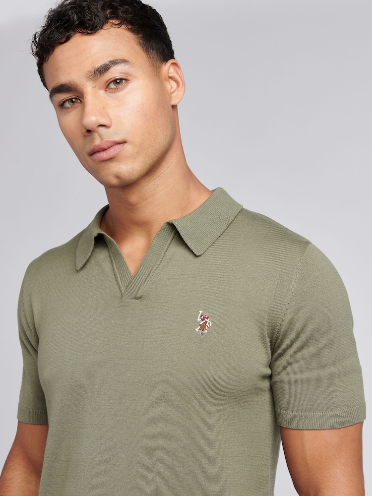 أخضر - من U.S. Polo Assn. قميص بولو بياقة صغيرة من قطن ممشط 100% للرجال - صورة 2 من 7