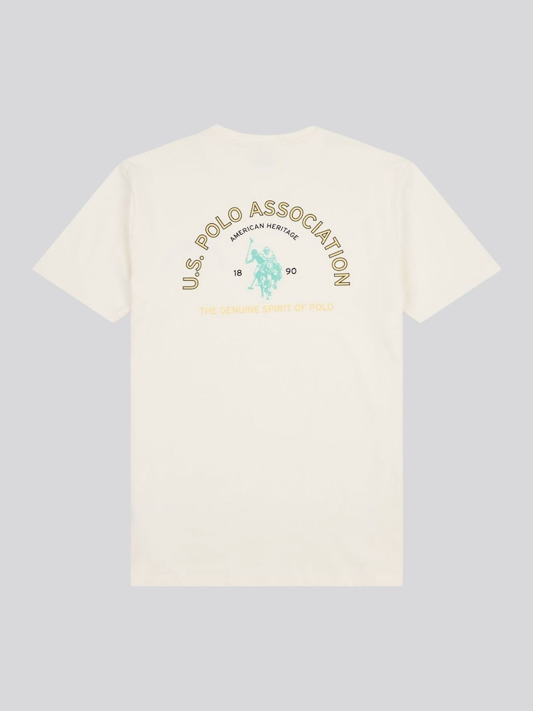 كريم - تيشرت بتصميم جرافيك قطن 100% بطبعة من الأمام والخلف للرجال من U.S. Polo Assn. - صورة 2 من 3 كريم - تيشرت بتصميم جرافيك قطن 100% بطبعة من الأمام والخلف للرجال من U.S. Polo Assn. - صورة 2 من 3