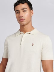 لون طبيعي - من U.S. Polo Assn. قميص بولو قطن ممشط 100% للرجال - صورة 2 من 7
