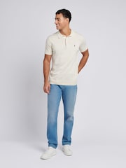 لون طبيعي - من U.S. Polo Assn. قميص بولو قطن ممشط 100% للرجال - صورة 3 من 7