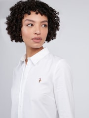 قميص أكسفورد قابل للتمدد بتفصيل كلاسيكي للنساء من U.S. Polo Assn. - صورة 2 من 5