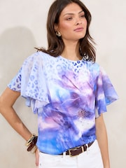 Lipsy Embellished Printed Flutter Sleeve T-Shirt - Bild 1 von 4
