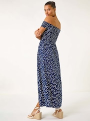 Vestido largo fruncido con escote bardot y estampado de lunares de Roman - Imagen 3 de 5