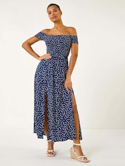 Vestido largo fruncido con escote bardot y estampado de lunares de Roman - Imagen 4 de 5