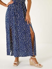 Vestido largo fruncido con escote bardot y estampado de lunares de Roman - Imagen 5 de 5