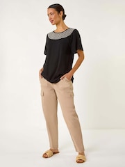 Roman Print Crochet Neck Top - Imagen 1 de 5
