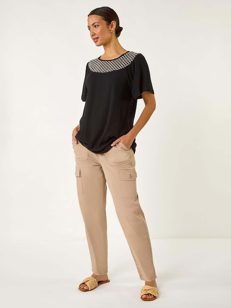 Roman Print Crochet Neck Top - Imagen 1 de 5