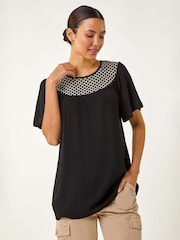 Roman Print Crochet Neck Top - Imagen 2 de 5