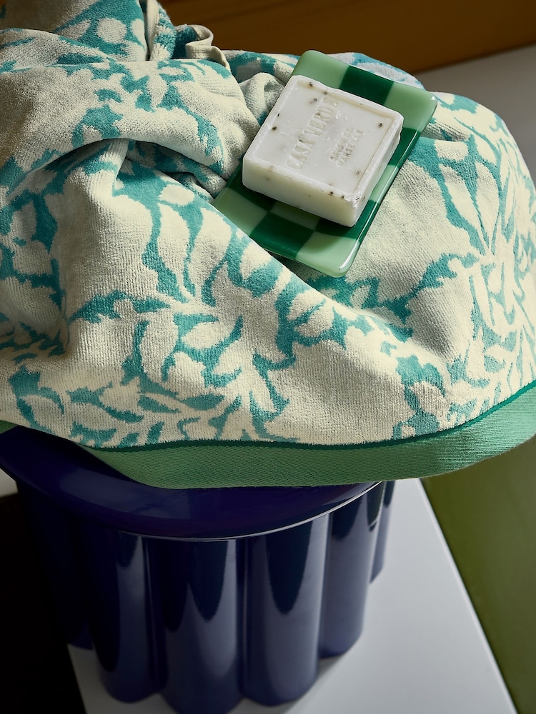 Land & Shore Green Rowallane Towel - Image 1 of 2