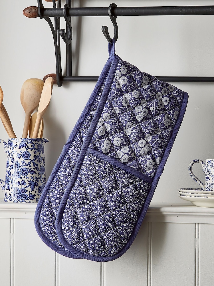 Burleigh X Bedeck Of Belfast Blue Calico Double Oven Gloves - Image 3 of 3