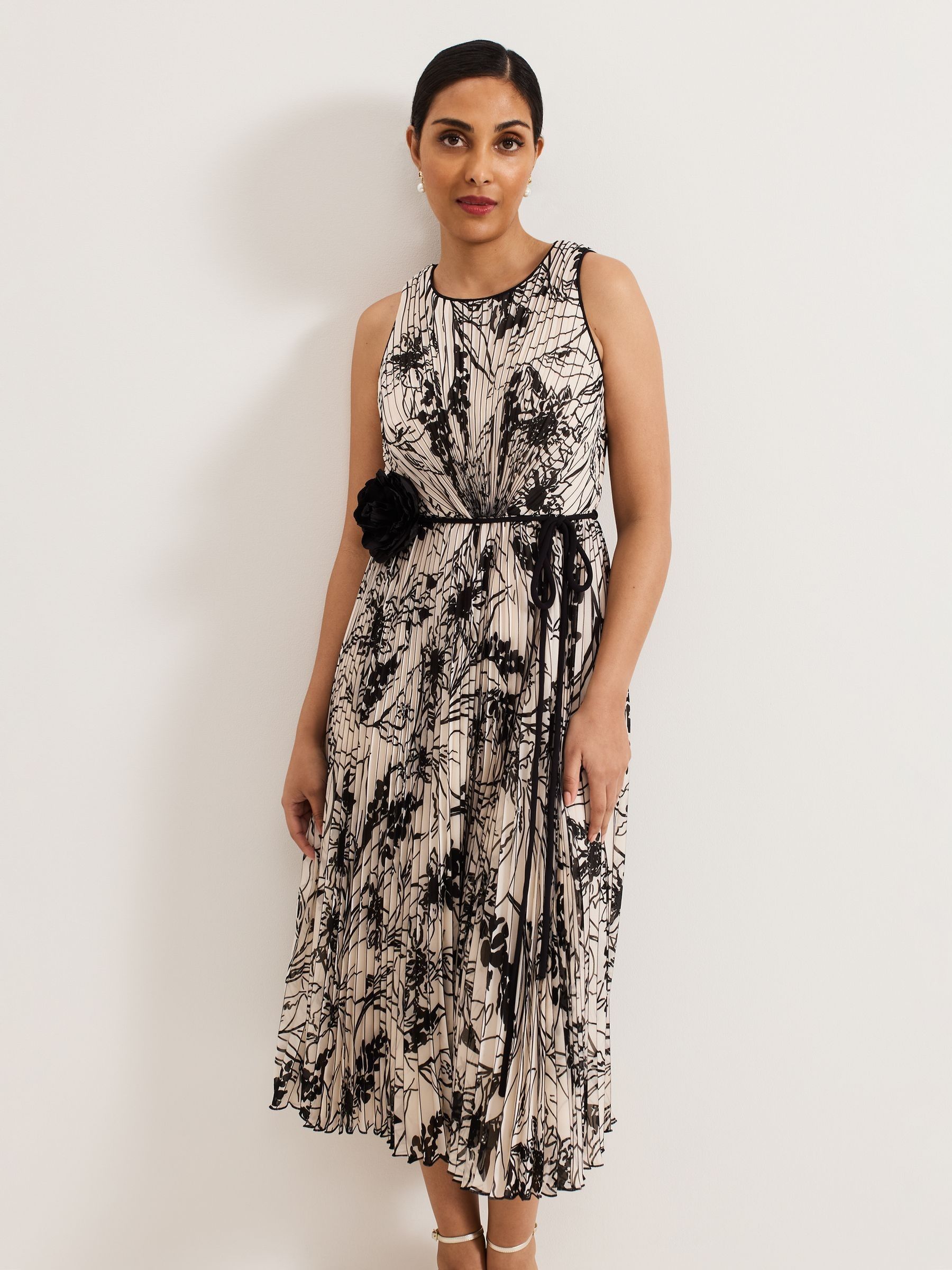 【関税込】PhaseEight ワンピース☆Sandra Floral Dress, Black/ Buy Phase Eight Black Petite Sandra Printed Dress from the