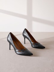 Negro - Signature Premium Leather Cutout Detail Pointed Toe Court Heels - Imagen 2 de 7