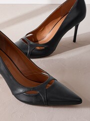 Negro - Signature Premium Leather Cutout Detail Pointed Toe Court Heels - Imagen 4 de 7