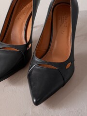 Negro - Signature Premium Leather Cutout Detail Pointed Toe Court Heels - Imagen 5 de 7