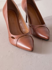 Marrón tostado - Signature Premium Leather Cutout Detail Pointed Toe Court Heels - Imagen 6 de 7