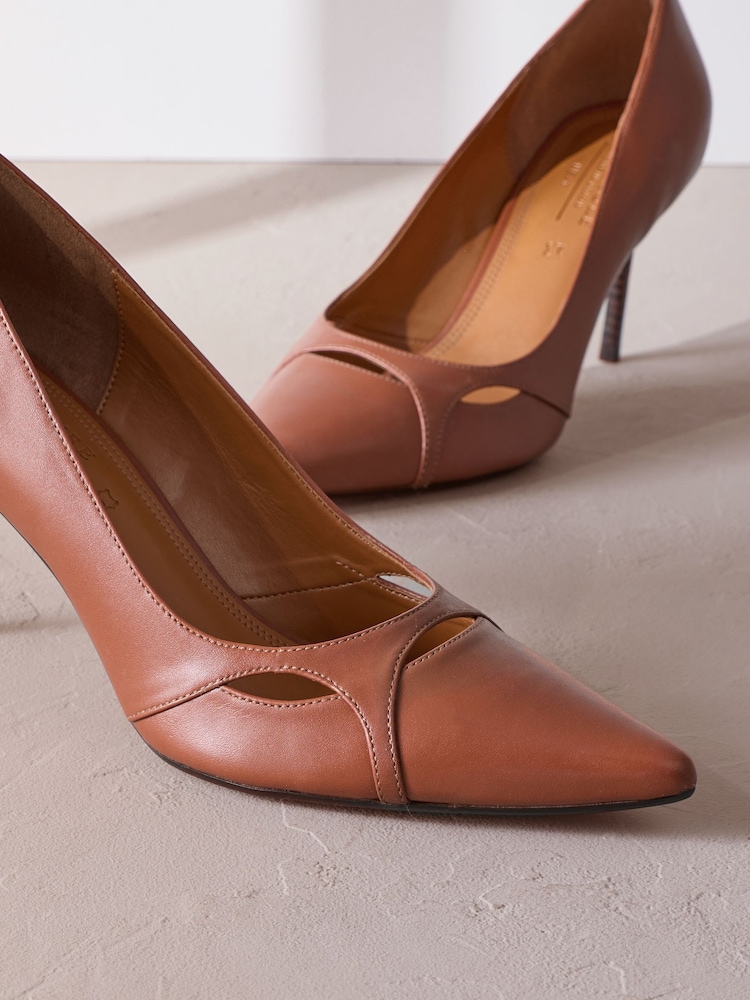 Marrón tostado - Signature Premium Leather Cutout Detail Pointed Toe Court Heels - Imagen 7 de 7 Marrón tostado - Signature Premium Leather Cutout Detail Pointed Toe Court Heels - Imagen 7 de 7