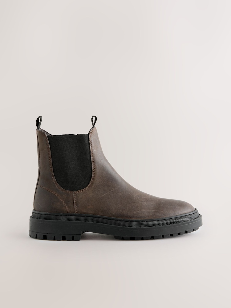 Chocolate Brown Oiled Leather - Forever Comfort® Round Toe Chelsea Boots - Imagem 1 de 9