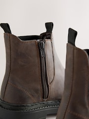 Chocolate Brown Oiled Leather - Forever Comfort® Round Toe Chelsea Boots - Imagem 9 de 9