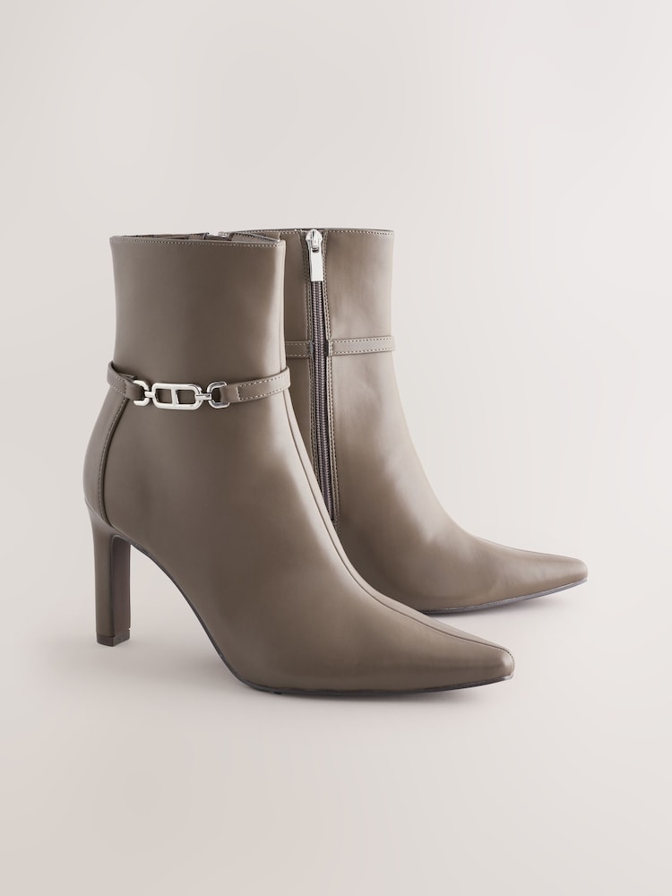 Grey Taupe - Botas de salto alto com acabamento em ferragens Forever Comfort® - Imagem 2 de 5