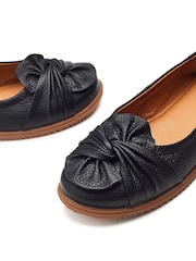 Moda in Pelle Echium Slip-On Leather Flat With Twisted Knot Detail Shoes - Image 4 of 4