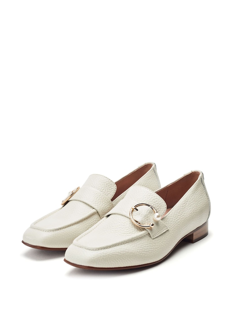 Moda in Pelle Forest Pearl Buckle Square Toe White Shoes - Image 2 of 4 Moda in Pelle Forest Pearl Buckle Square Toe White Shoes - Image 2 of 4
