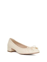 Cream - Dune London Amazing plisiran Pearl pentlja čevlji s plosko peto/brez pete čevlji - Slika 3 iz 6