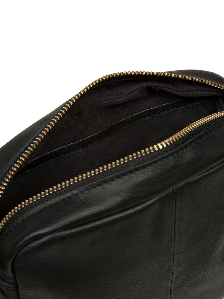 Pure Luxuries London 'Froome' Leather Cross-Body Black Bag - Image 5 of 7