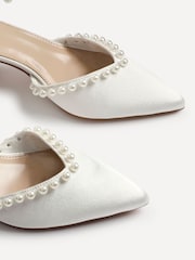 Linzi Cream Swan Court Heels With Pearl Details - Image 4 of 5
