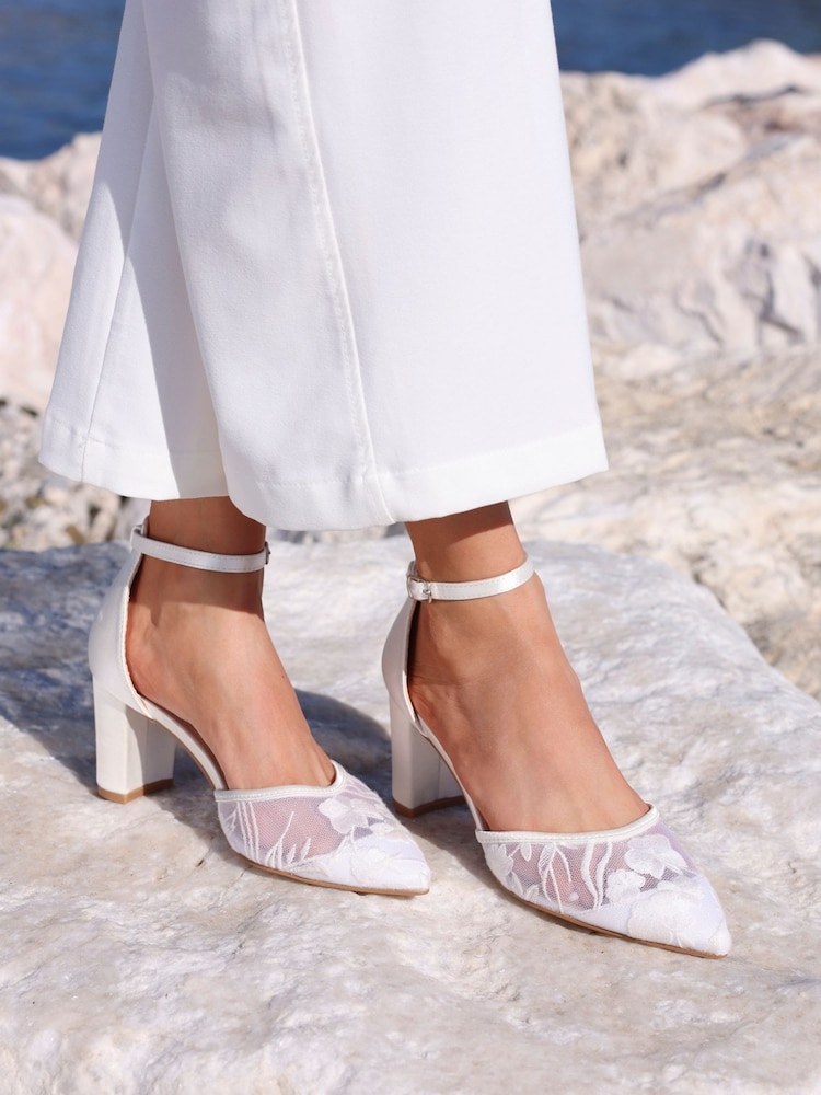 Linzi Essence Floral Lace Court Heels - Bild 1 von 5 Linzi Essence Floral Lace Court Heels - Bild 1 von 5