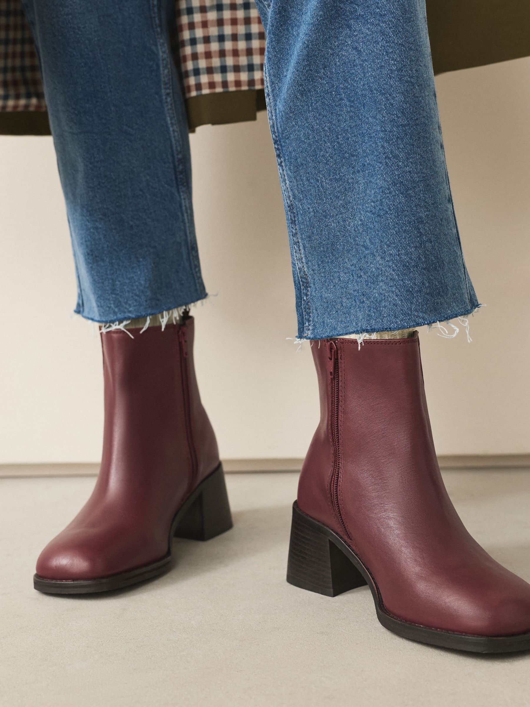 即日発送Chunky Heel Square-Toe Chelsea Boots メンズ 即日発送Chunky Heel Square-Toe Chelsea Boots