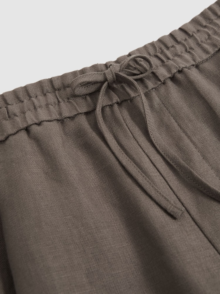 Reiss Mushroom Brown Barges Linen Drawstring Relaxed-Fit Trousers - Image 7 of 7