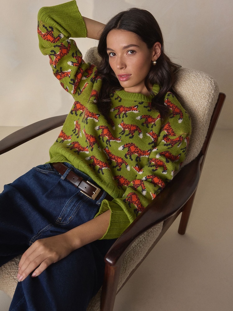 שועל ירוק - סוודר עם צווארון עגול, %100 צמר כבשים, קו מוצרי הפרימיום של Next - תמונה 1 מתוך 9 שועל ירוק - סוודר עם צווארון עגול, %100 צמר כבשים, קו מוצרי הפרימיום של Next - תמונה 1 מתוך 9