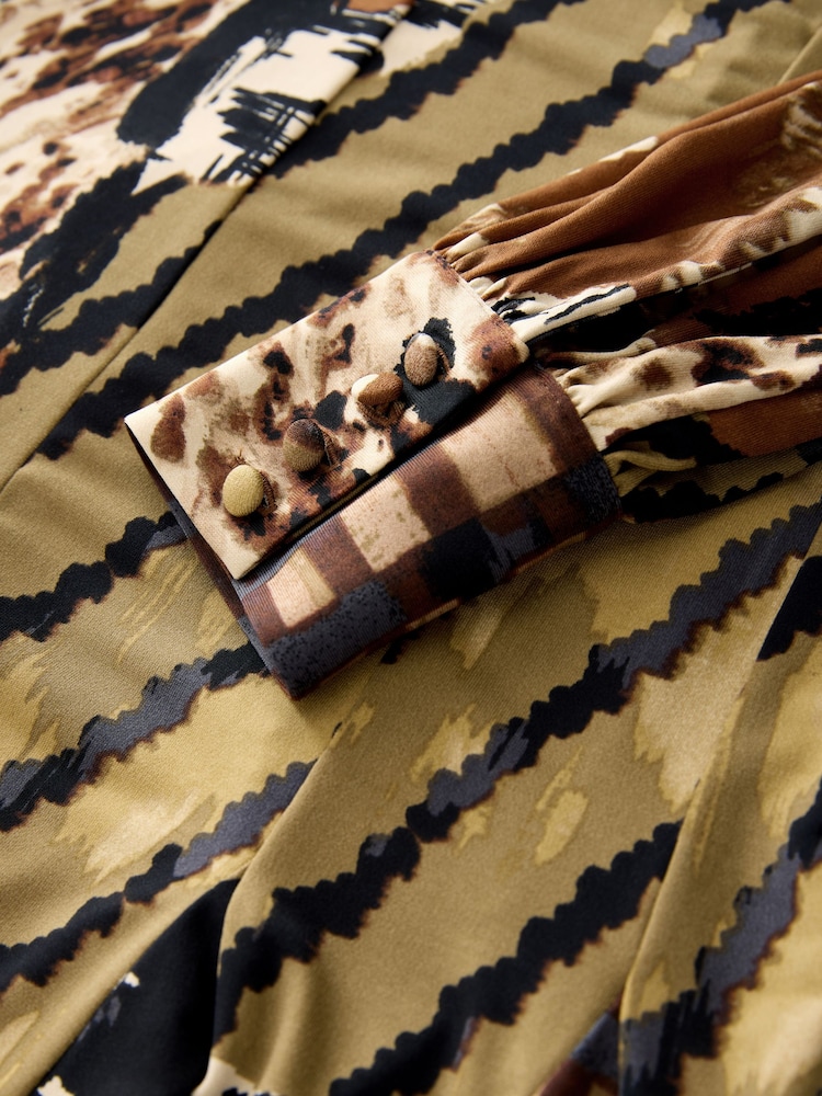Estampa animal brown emendada - Vestido mini de manga comprida evasê - Imagem 2 de 3