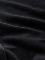 שחור - שמלת חולצה מכופתרת מבד קטיפה באורך מיני עם שרוול ארוך - תמונה 6 מתוך 7