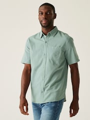 Regatta Green Mens Loran Lightweight Shirt - Image 1 of 7
