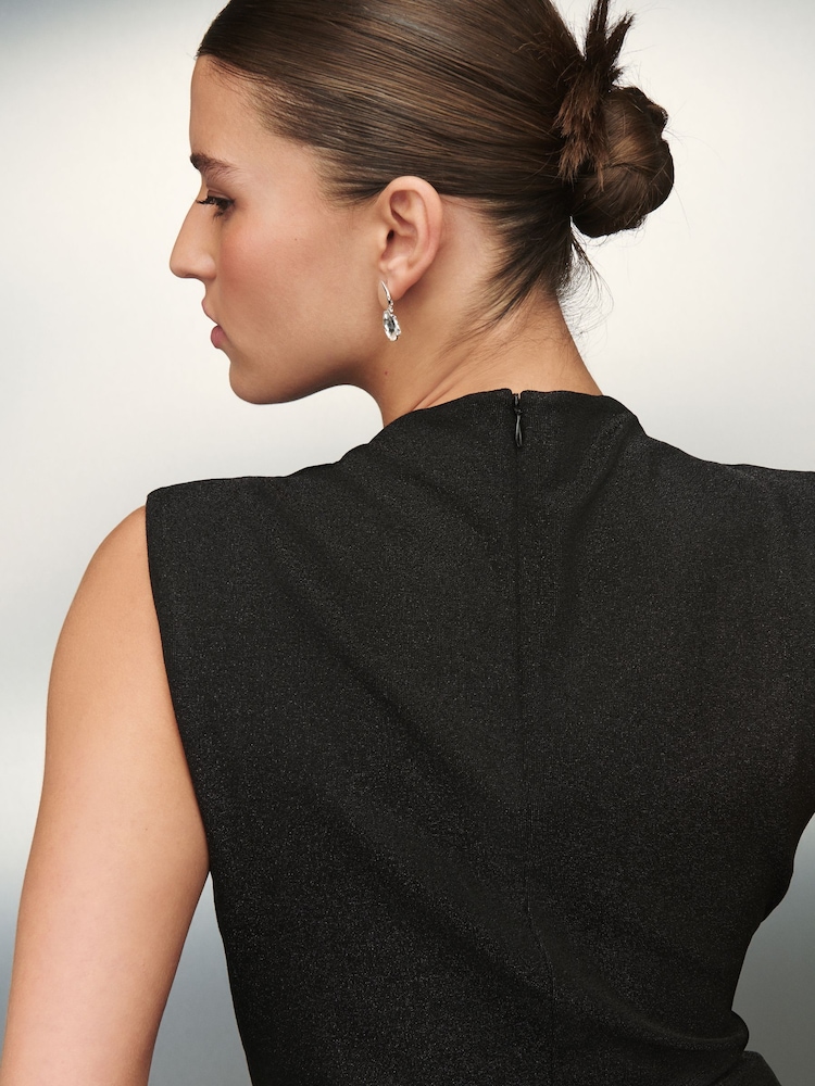 Svart - Drapert topp med høy hals og ermeløs jacquard - Bilde 5 av 5 Svart - Drapert topp med høy hals og ermeløs jacquard - Bilde 5 av 5