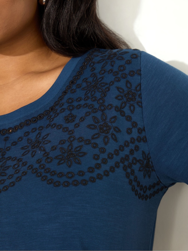 Live Unlimited Blue Curve Jersey Embroidered 100% Cotton T-Shirt - Image 4 of 4