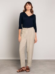 Celtic & Co. – Hose mit Barrel-Hosenbein und Faltendetail aus 100 % Leinen, Natur - Bild 1 von 3
