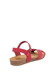 Vermelho - Celtic & Co.. Sandalsrasteiras com tiras múltiplas e bico aberto - Imagem 3 de 6