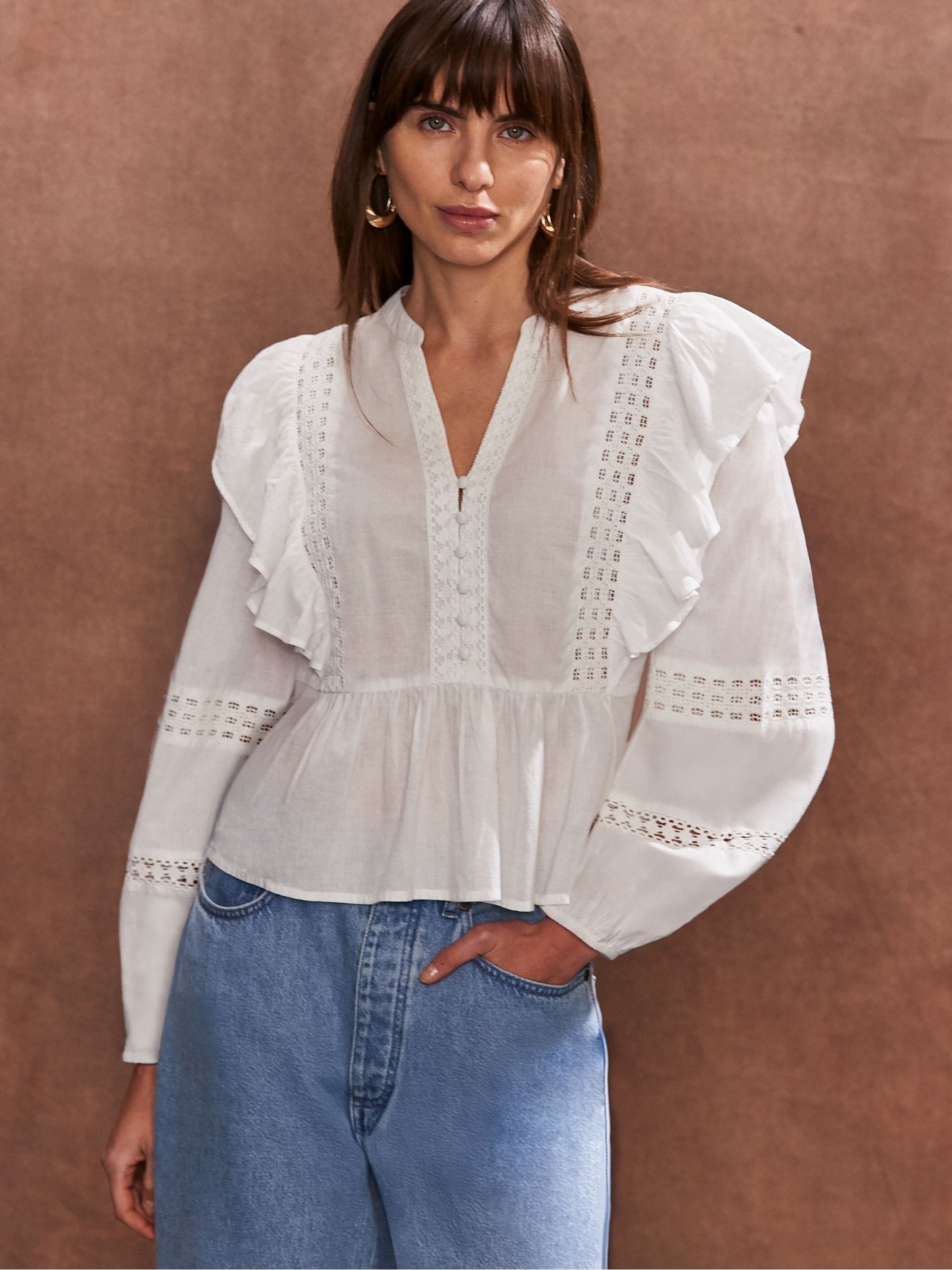 meer. ROUND CUTTING VELOUR TOP ホワイト Buy Ro&Zo White Crochet Trim 100% Cotton Top from Next Luxembourg