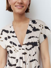 White/Black Animal Print Pintuck V-Neck Top - Image 2 of 5