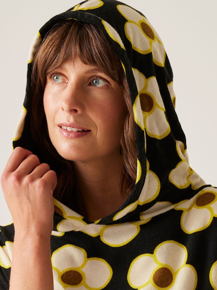 Regatta Black Womens Orla Kiely Changing Robe - Image 6 of 9