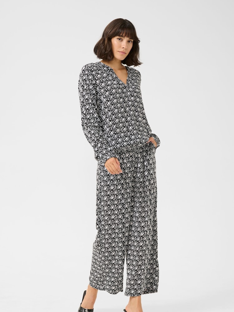 Ditte V-Notch Neck Elastic Hem Blouse - Image 2 of 6